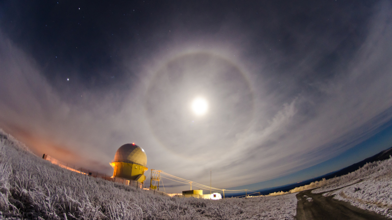 Illustration for article titled These Otherworldly Halos Turn Our Sun Into The Eye Of Sauron